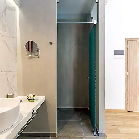 Ark 68 Hotel 3*